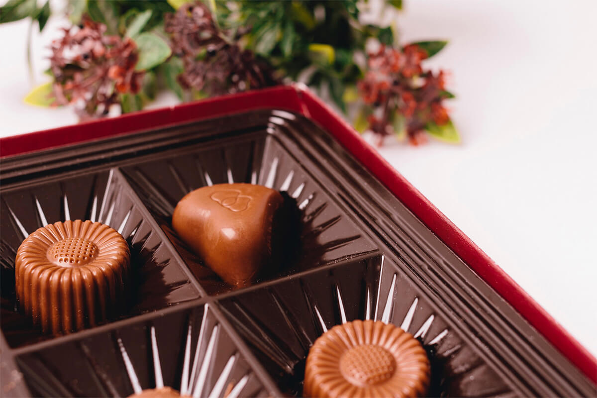 お菓子と言っても色々ありますよね、個数少な目の上質なチョコレートなどいかがですか？